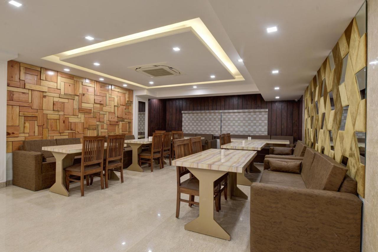 诺伊达 Golden Tree酒店 外观 照片